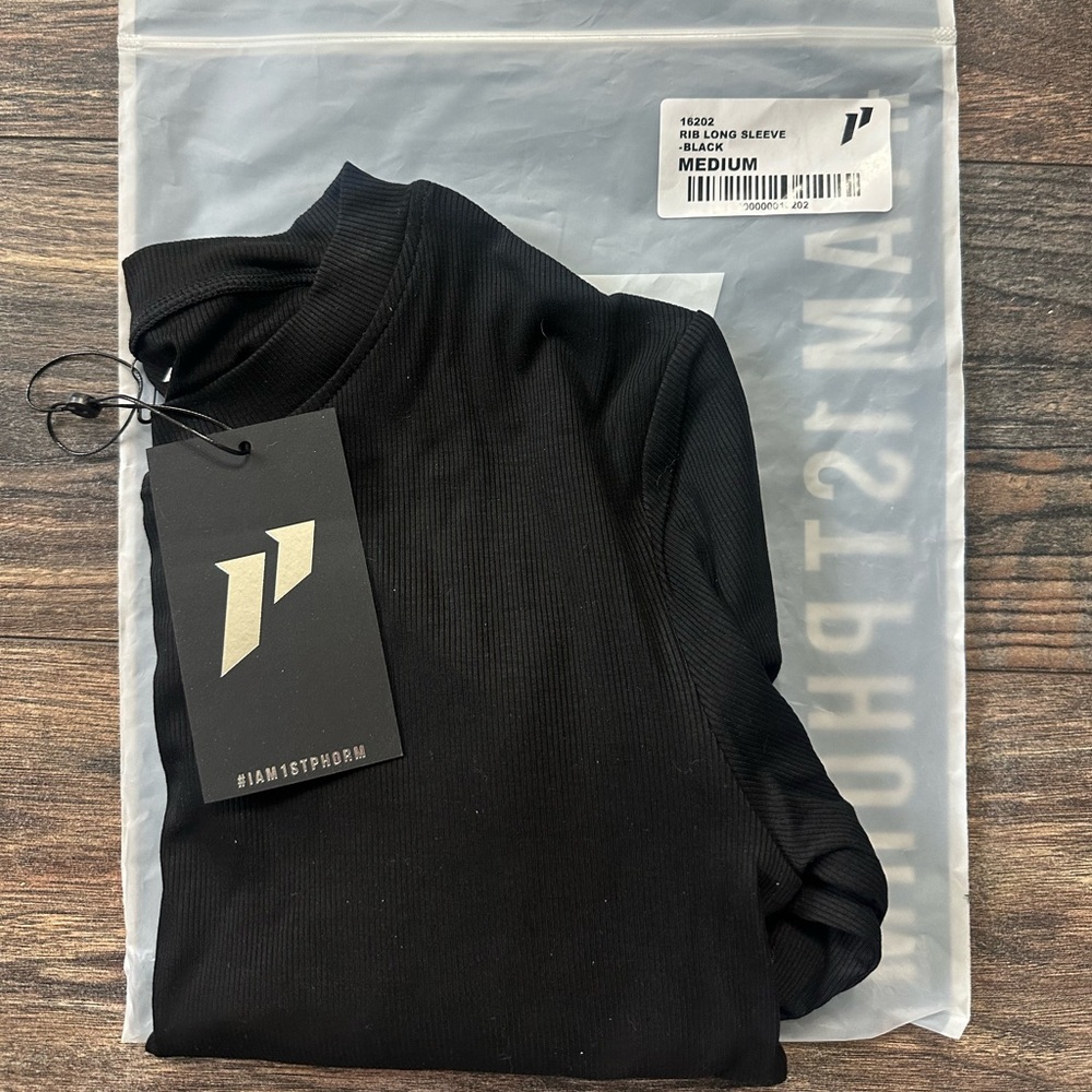 IAMSTPH Black Long Sleeve Top